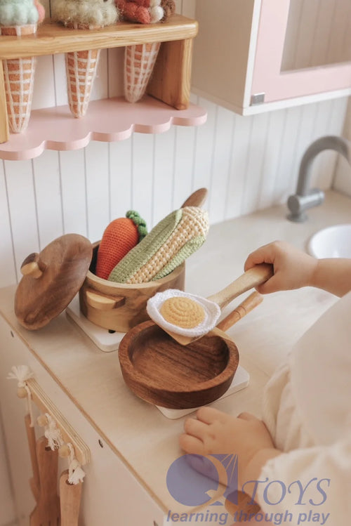 WOODEN MAHOGANY POT & PAN SET